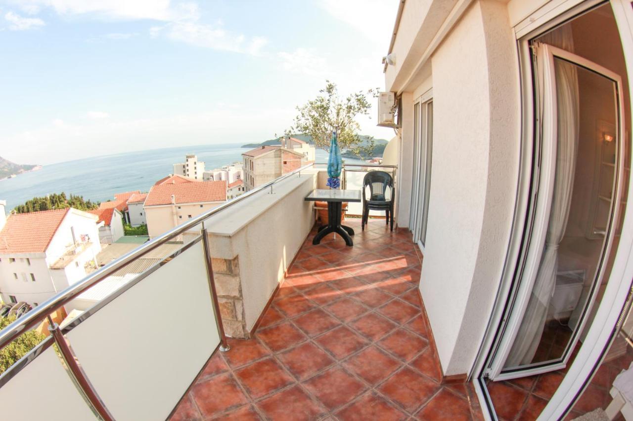 Mila & Aleksandr Daire Budva